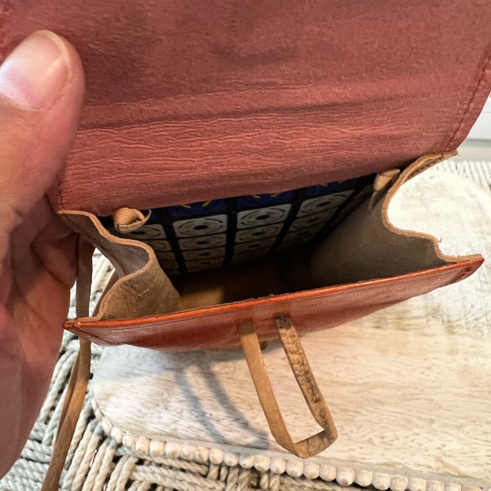 Vintage Tie Dye Stylish Tan Leather Crossbody Bag - Picture 9 of 12